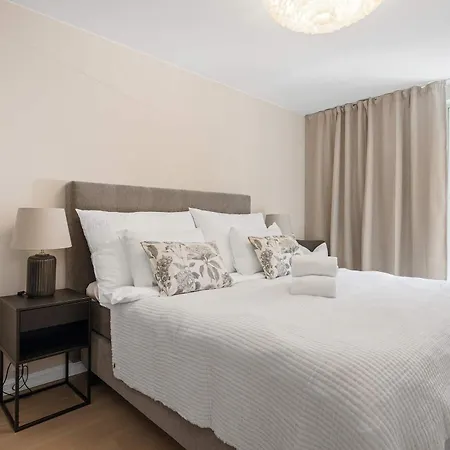 아파트 Dinbnb L High-end L Balcony L Rooftop L Self Check-in 오슬로