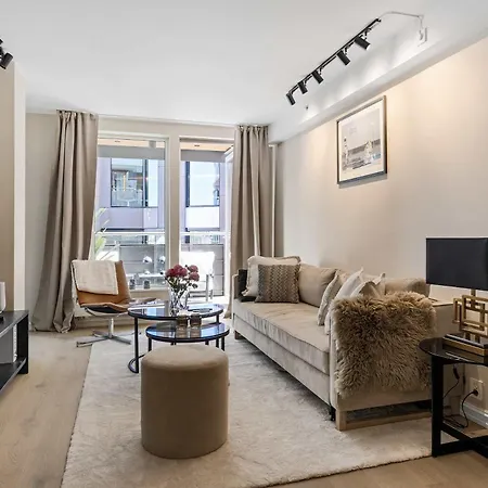 Apartment Dinbnb L High-end L Balcony L Rooftop L Self Check-in *